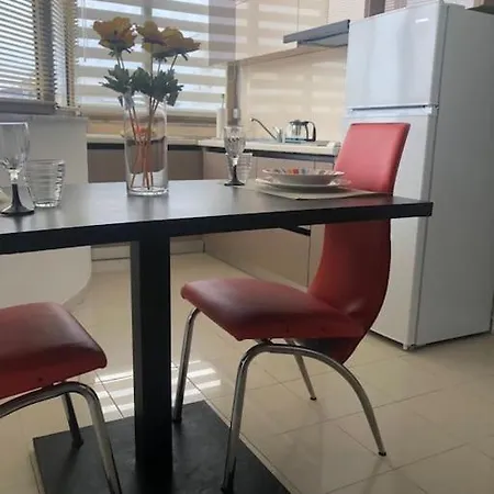 Cozy 1-bedroom Flat, Beachside * Дуррес